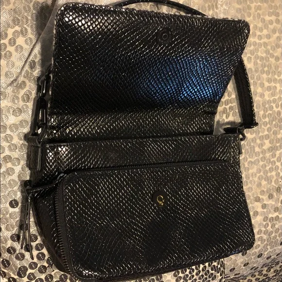 Calvin Klein 🌹ASHLEY NWOT 🌹should bag on trend shoulder bag like NEW - Picture 6 of 10